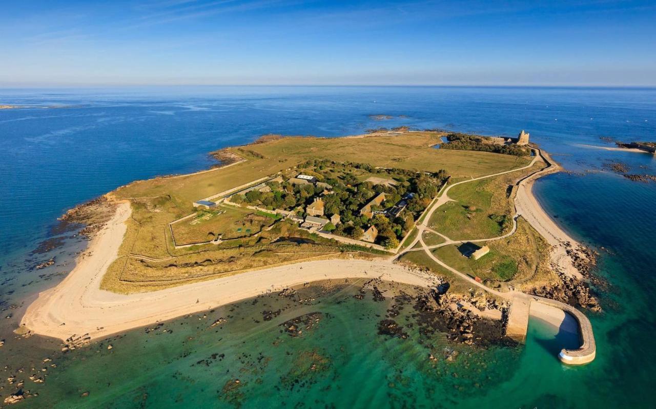 Maison Normande Proche De La Mer Et Des Lieux Touristiques Quettehou Exterior photo